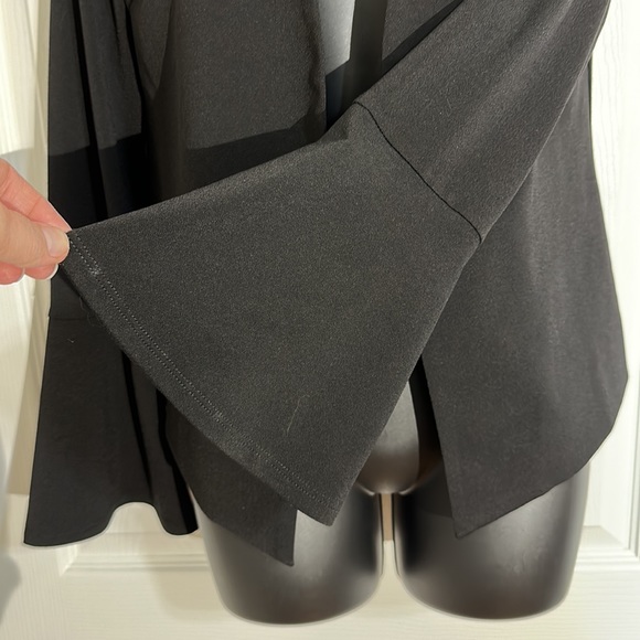 Adrianna Papell Black Bell Sleeve Open Front Asymmetrical Blazer Sz XS - Picture 7 of 12